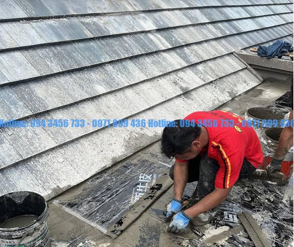 Dịch vụ sửa mái nhà Hà Nội: sửa dột mái tôn, mái ngói, mái bê tông, gia cố trước mưa bão. Khảo sát miễn phí, báo giá rõ từng hạng mục, có bảo hành sau thi công.
