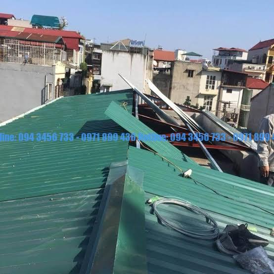 Dịch vụ sửa mái nhà Hà Nội: sửa dột mái tôn, mái ngói, mái bê tông, gia cố trước mưa bão. Khảo sát miễn phí, báo giá rõ từng hạng mục, có bảo hành sau thi công.