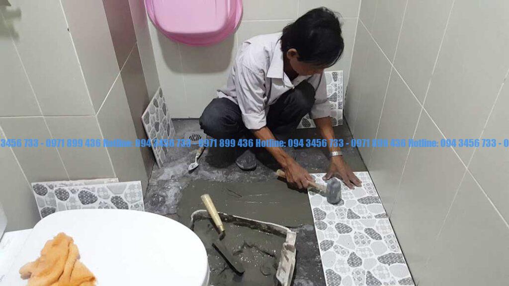 Dịch vụ sửa nhà vệ sinh Hà Nội: chống thấm sàn, thay thiết bị, ốp lát lại, thông tắc. Khảo sát miễn phí, báo giá rõ từng hạng mục, có bảo hành sau thi công.