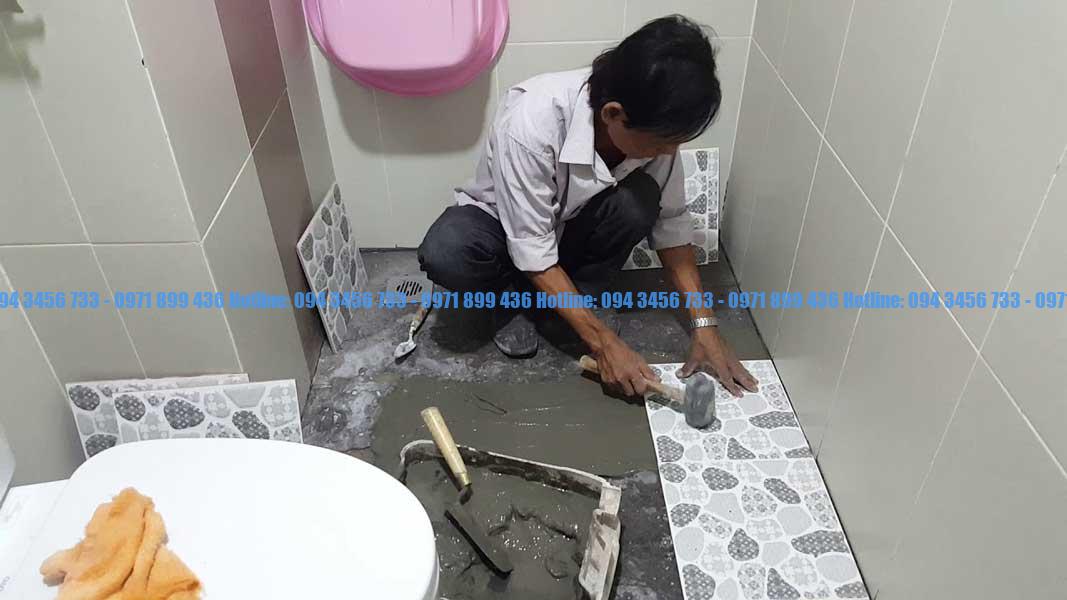 Dịch vụ sửa nhà vệ sinh Hà Nội: chống thấm sàn, thay thiết bị, ốp lát lại, thông tắc. Khảo sát miễn phí, báo giá rõ từng hạng mục, có bảo hành sau thi công.